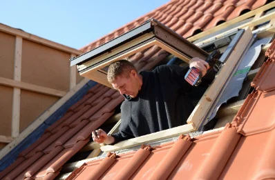 Pose de fenêtres de toit Velux à Cudos